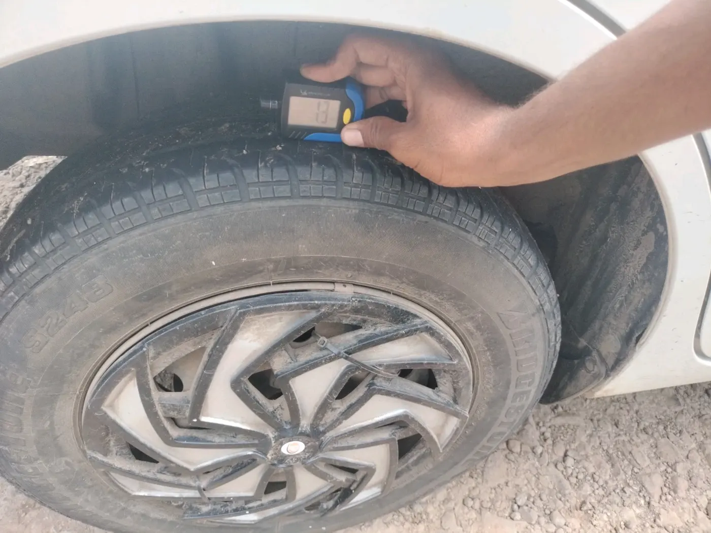 2020 Maruti Dzire VXI, Petrol, Manual, 1,51,814 km, tyre