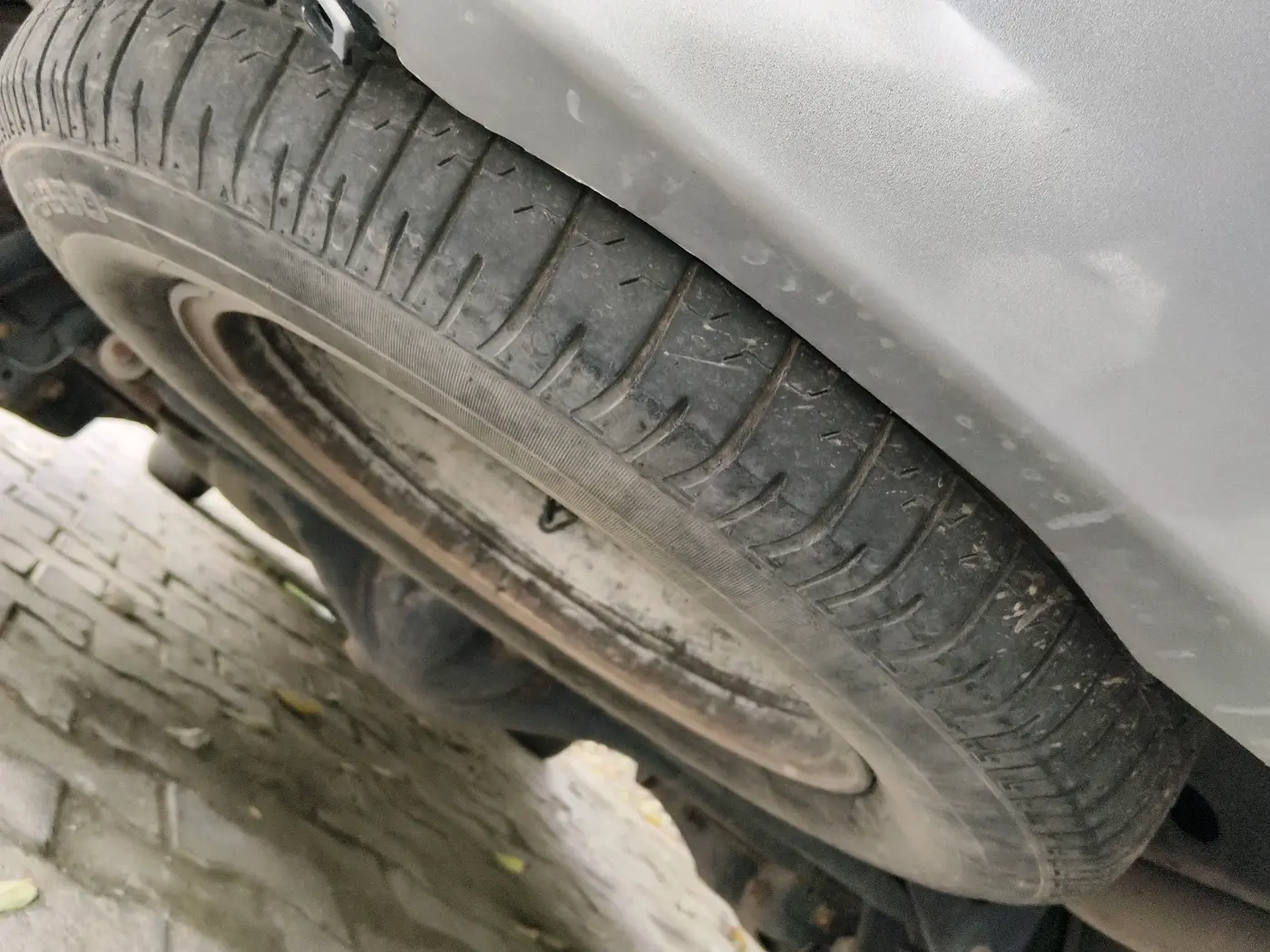 2017 Toyota Innova Crysta 2.8 GX AT 7 STR, Diesel, Automatic, 1,46,321 km, tyre