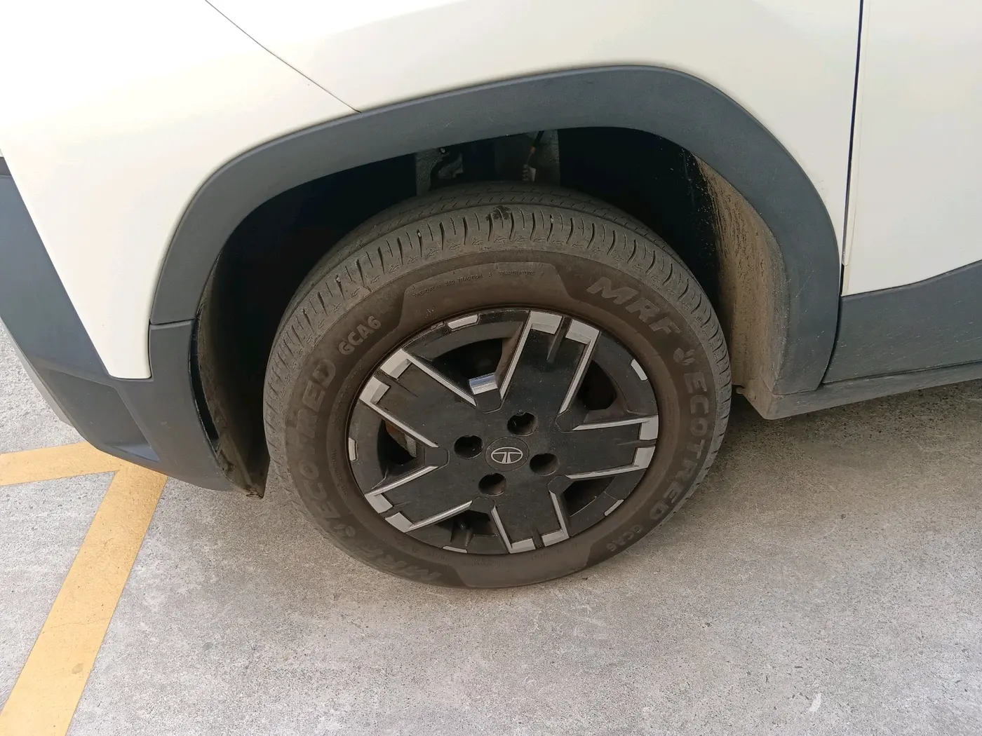 2026 Tata PUNCH Adventure AMT, Petrol, Automatic, 2,576 km, tyre