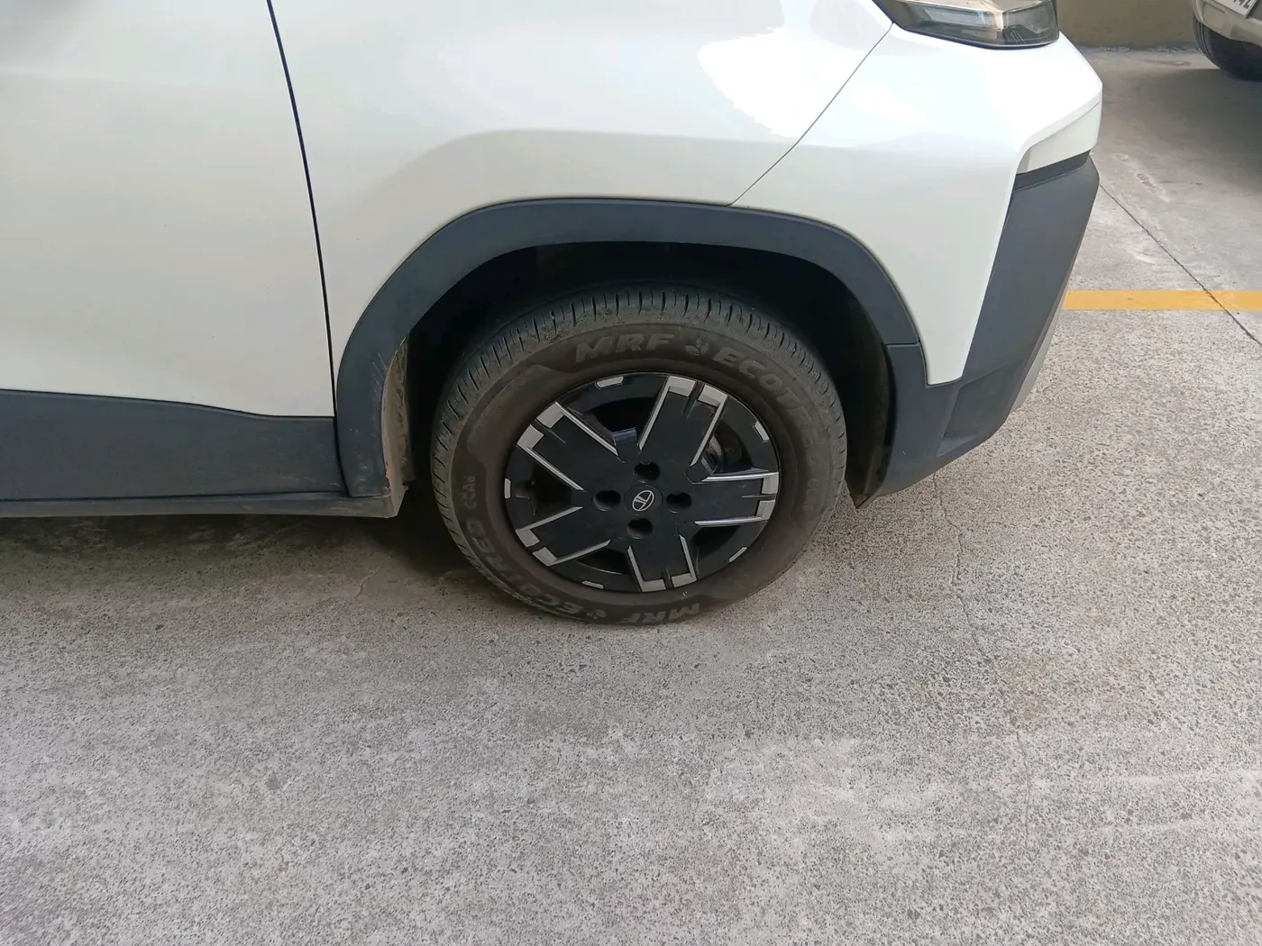 2026 Tata PUNCH Adventure AMT, Petrol, Automatic, 2,576 km, tyre