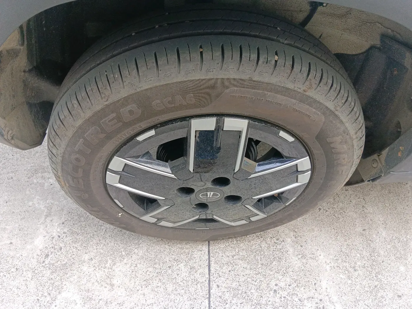 2026 Tata PUNCH Adventure AMT, Petrol, Automatic, 2,576 km, tyre