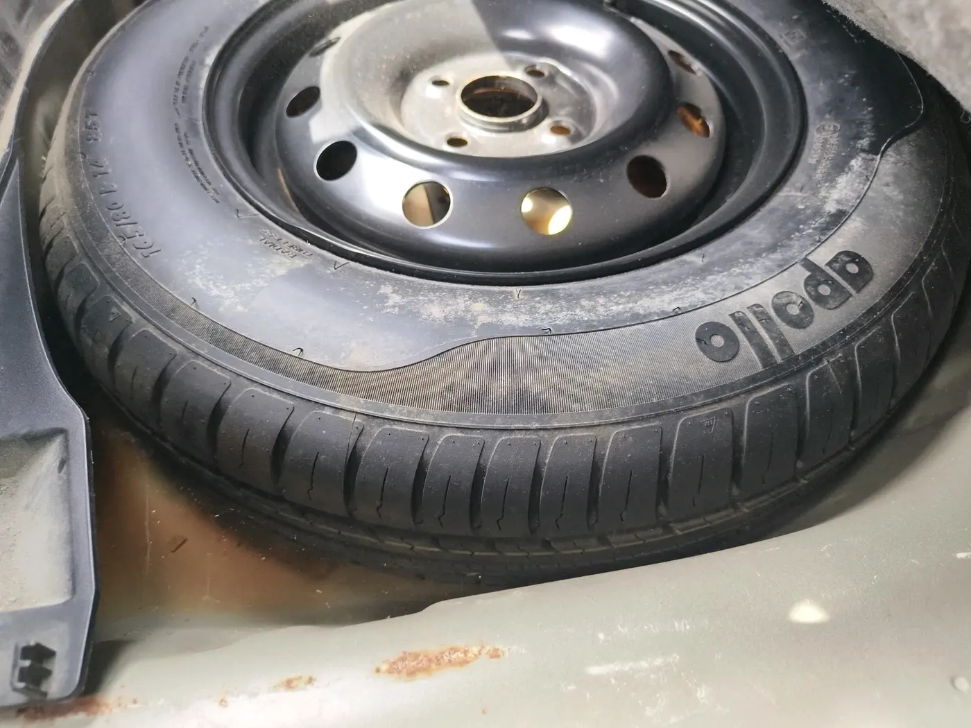 2019 Maruti Swift VXI, Petrol, Manual, 77,077 km, tyre