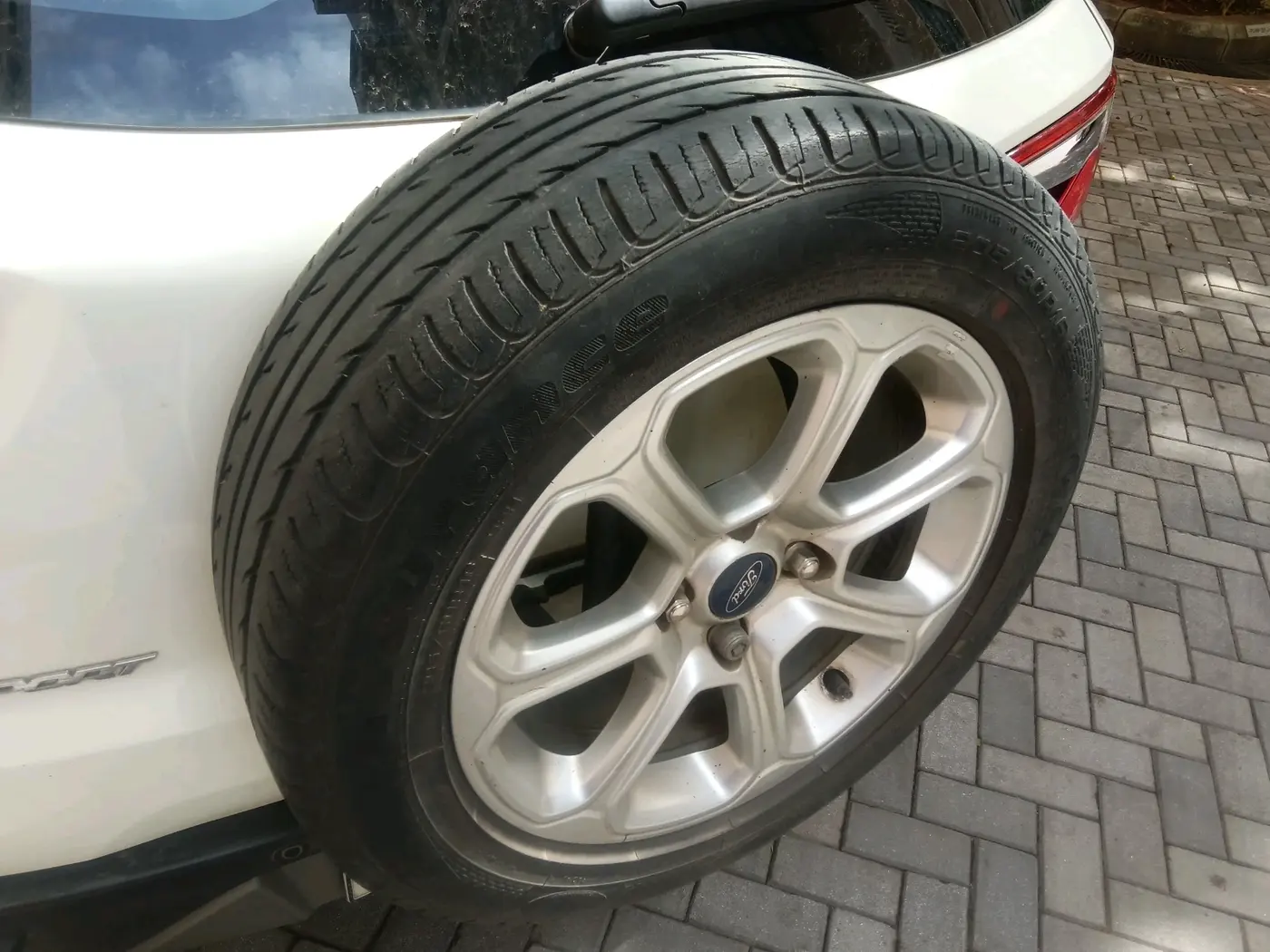 2019 Ford Ecosport TITANIUM + 1.5L PETROL, Petrol, Manual, 50,995 km, tyre