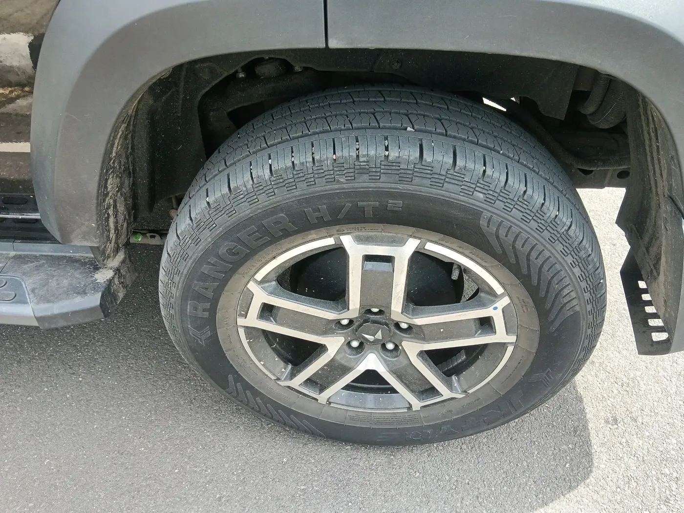 2026 Mahindra Thar Roxx AX5 L Diesel AT 2WD, Diesel, Automatic, 10,583 km, tyre