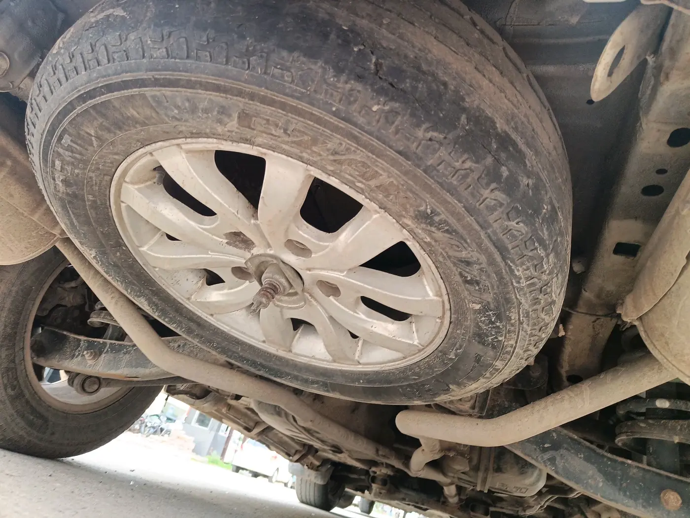 2017 Mahindra XUV500 W10, Diesel, Manual, 78,010 km, tyre