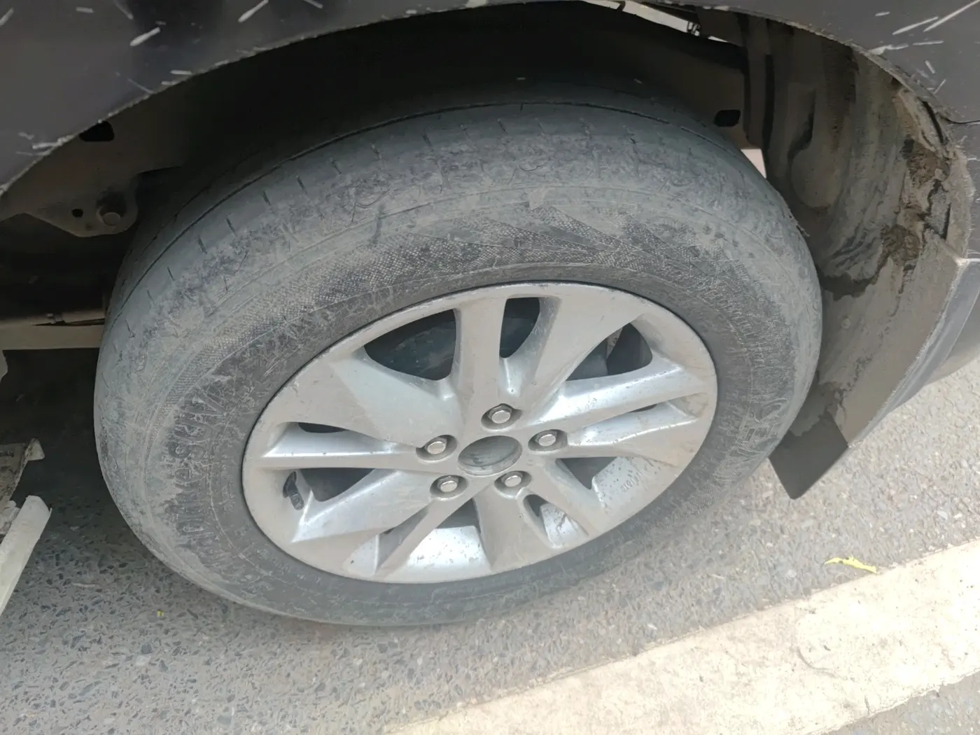 2016 Toyota Innova Crysta 2.4 GX 8 STR, Diesel, Manual, 1,80,000 km, tyre