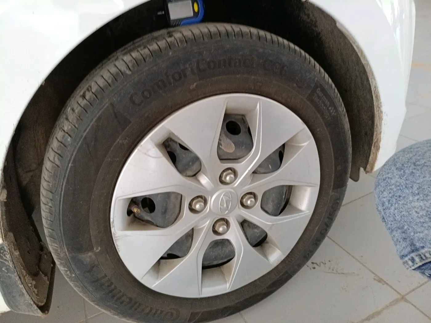 2017 Hyundai Xcent S 1.2, Petrol, Manual, 1,48,903 km, tyre