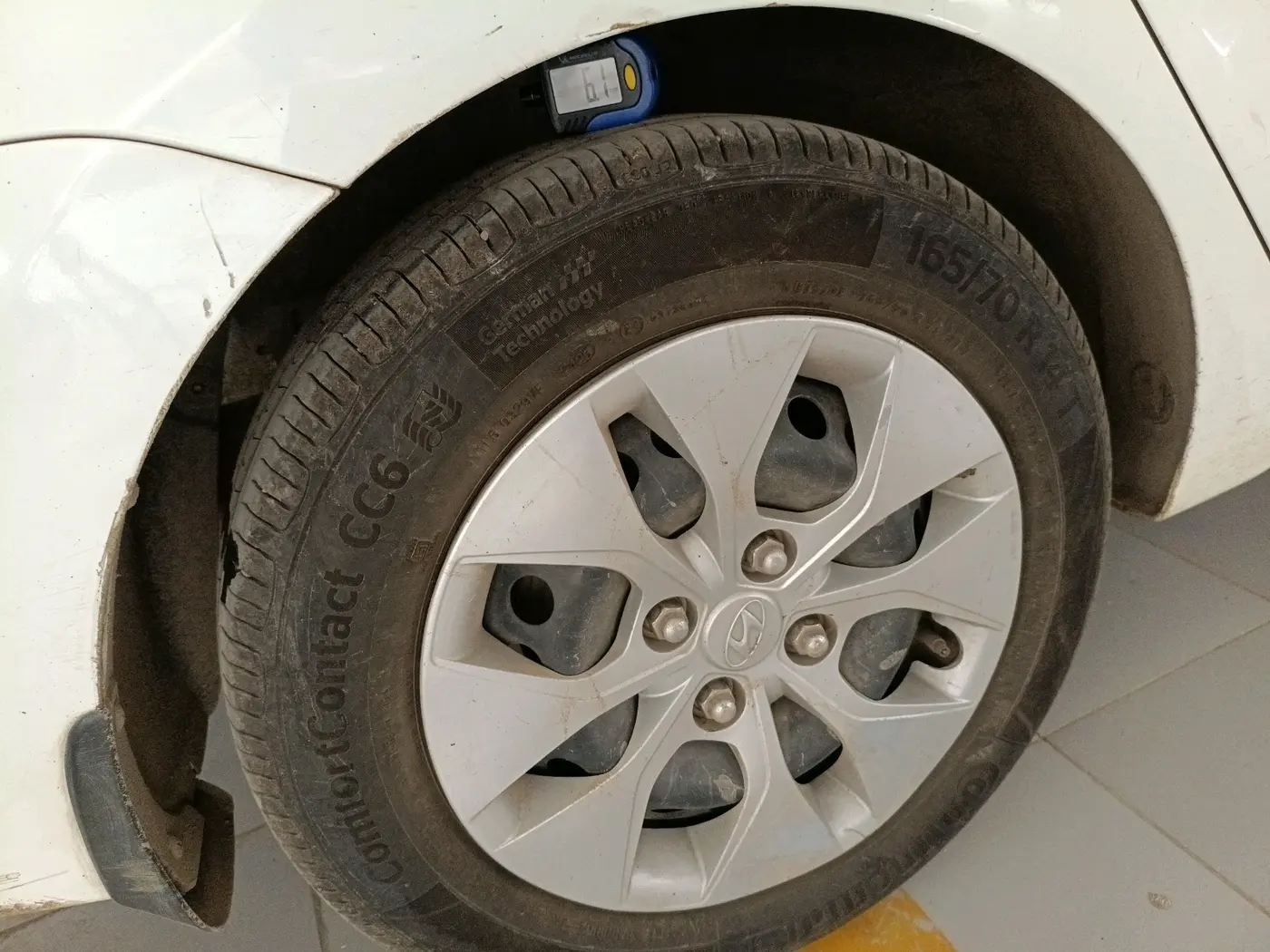 2017 Hyundai Xcent S 1.2, Petrol, Manual, 1,48,903 km, tyre