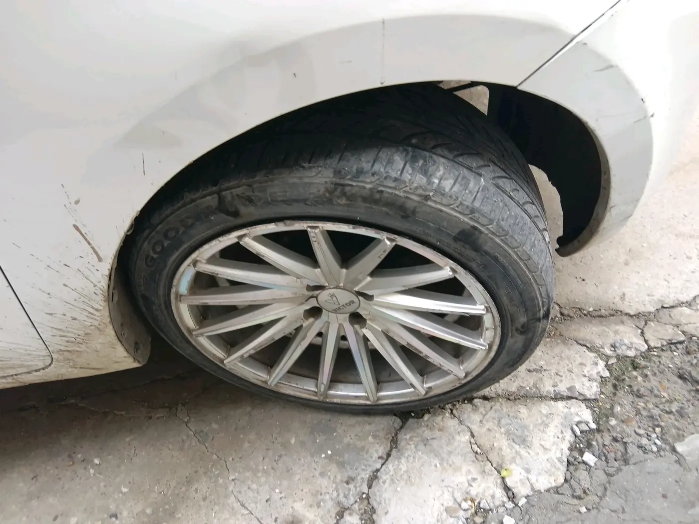 2020 Maruti Swift VXI, Petrol, Manual, 83,619 km, tyre