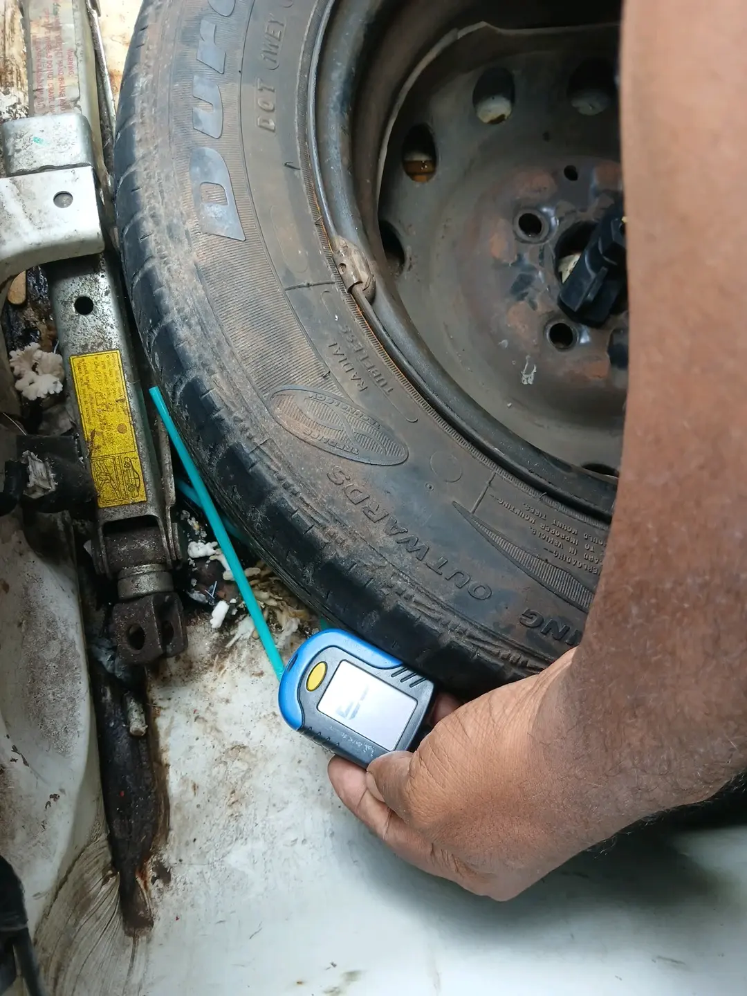 2011 Hyundai Eon MAGNA, Petrol, Manual, 1,03,799 km, tyre