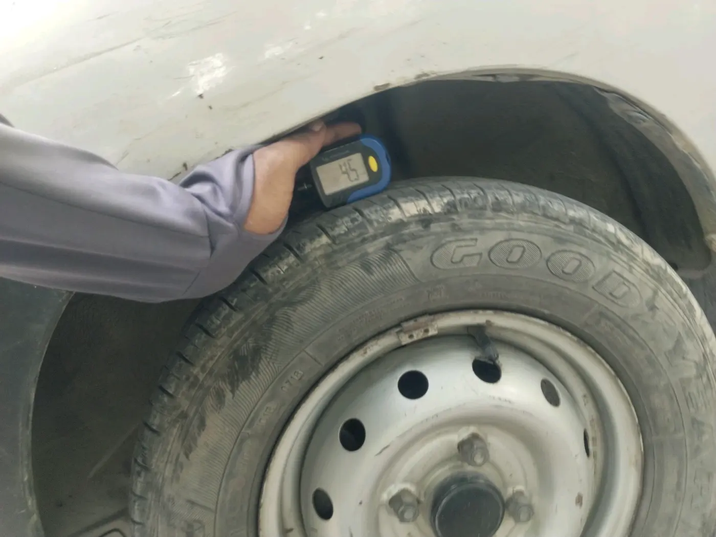 2011 Maruti Alto LXI CNG, CNG, Manual, 70,294 km, tyre