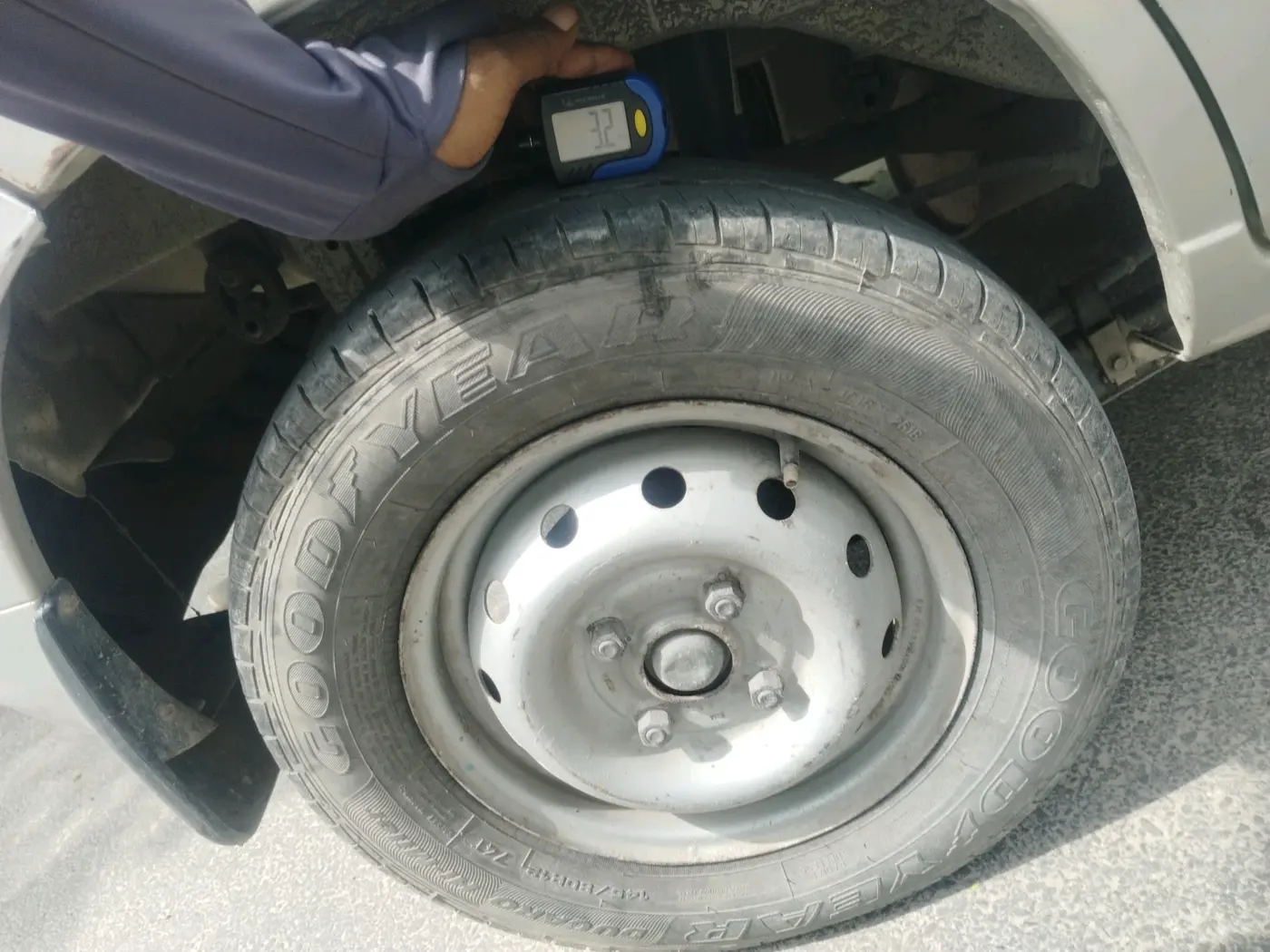 2011 Maruti Alto LXI CNG, CNG, Manual, 70,294 km, tyre