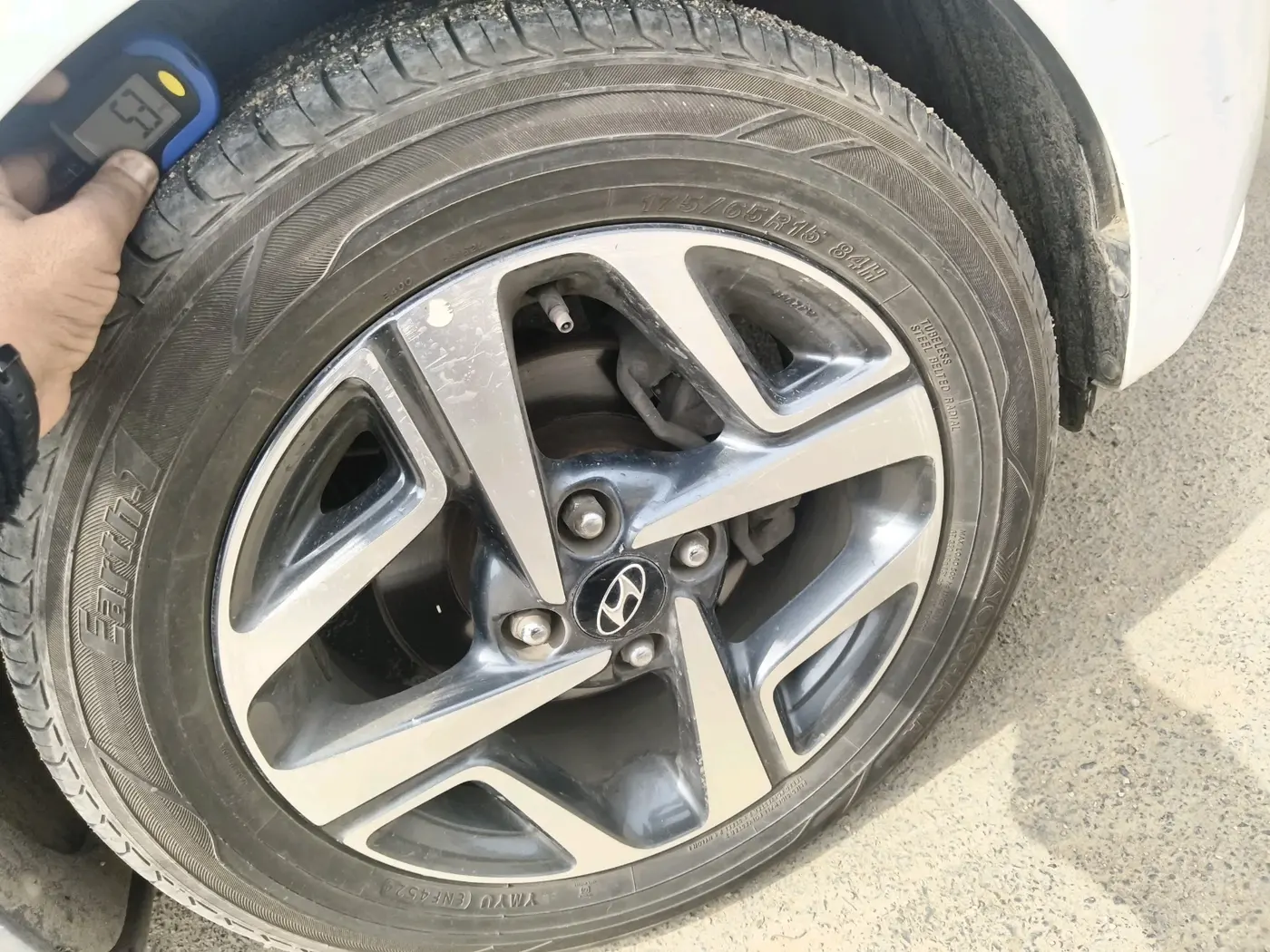 2021 Hyundai AURA SX 1.2, Petrol, Manual, 72,406 km, tyre