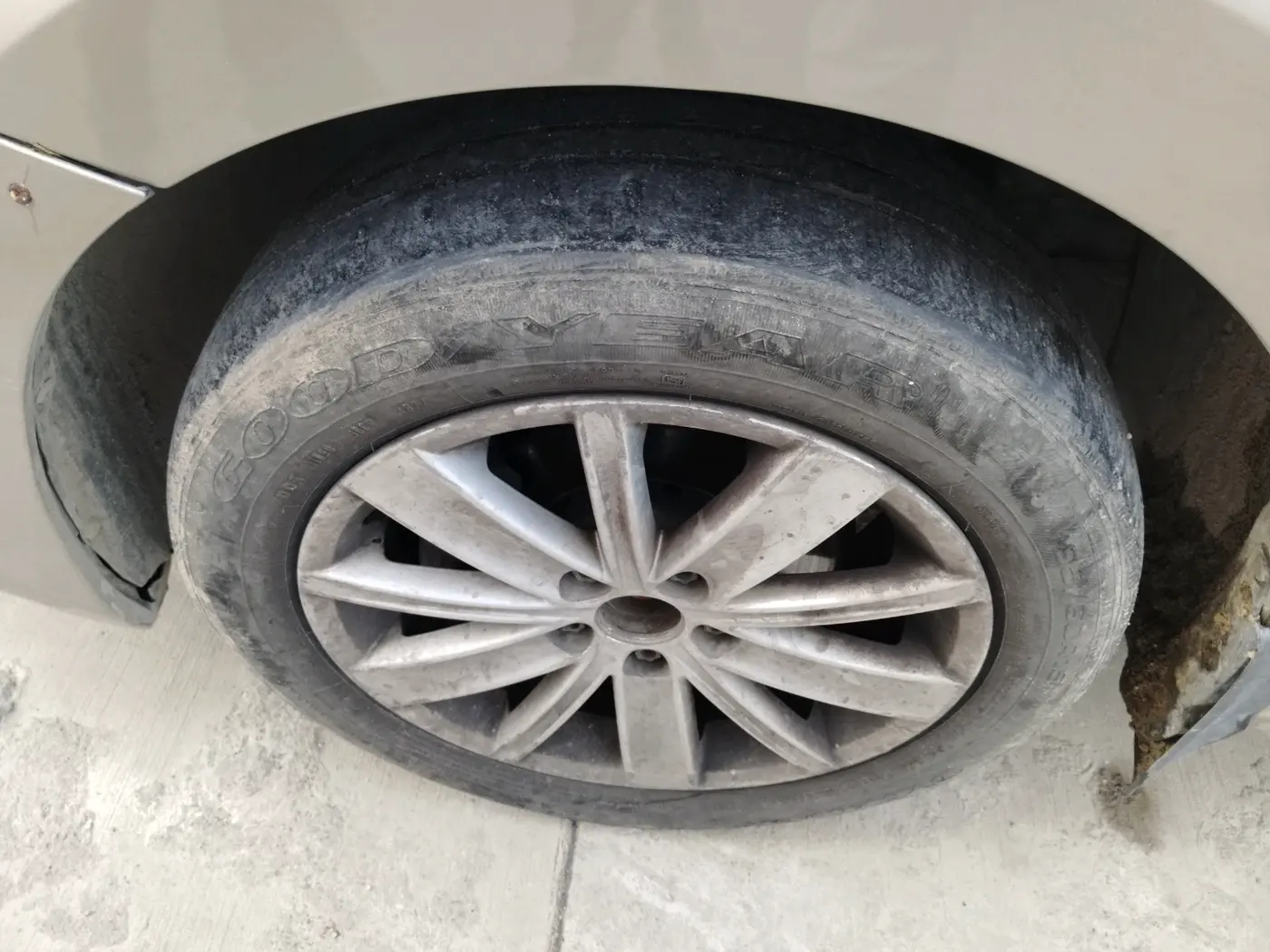 2015 Volkswagen Vento HIGHLINE 1.6 MPI, Petrol, Manual, 58,436 km, tyre
