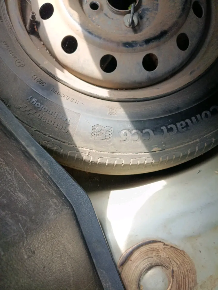 2014 Maruti Swift VDI, Diesel, Manual, 2,27,362 km, tyre