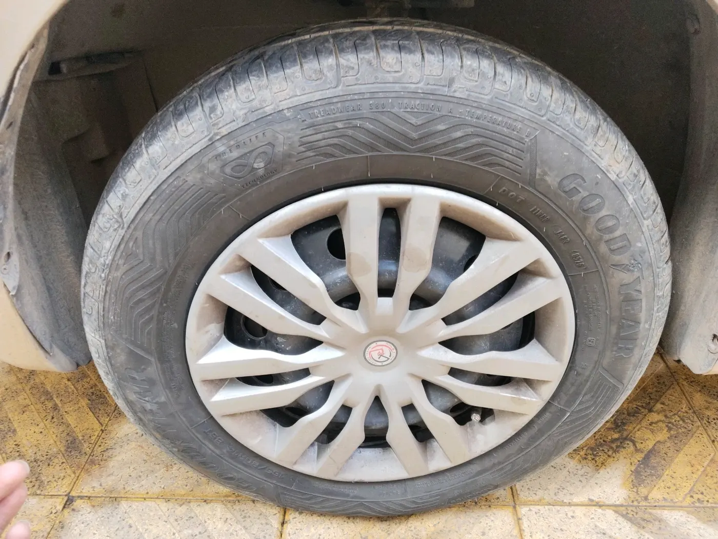 2011 Maruti Swift Dzire VXI, Petrol, Manual, 75,872 km, tyre