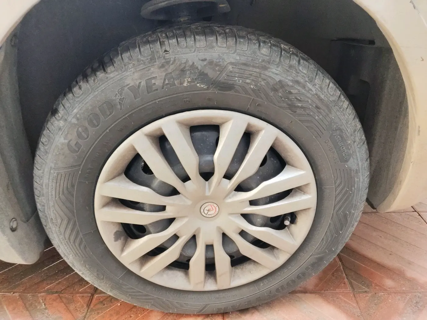 2011 Maruti Swift Dzire VXI, Petrol, Manual, 75,872 km, tyre