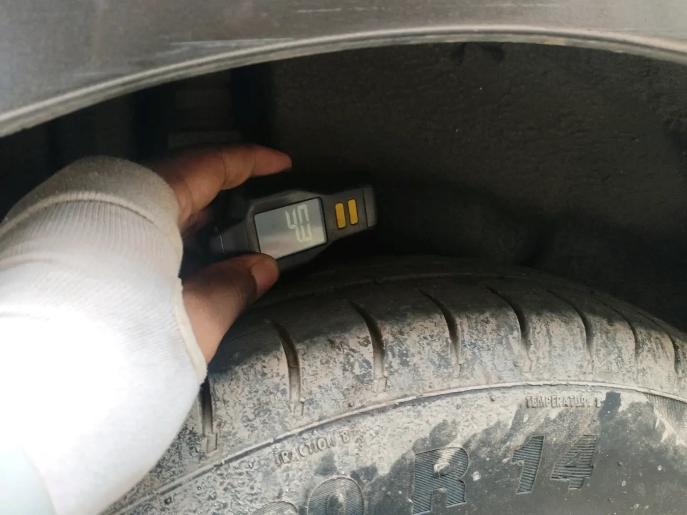 2015 Maruti Swift Dzire VXI, Petrol, Manual, 80,066 km, tyre