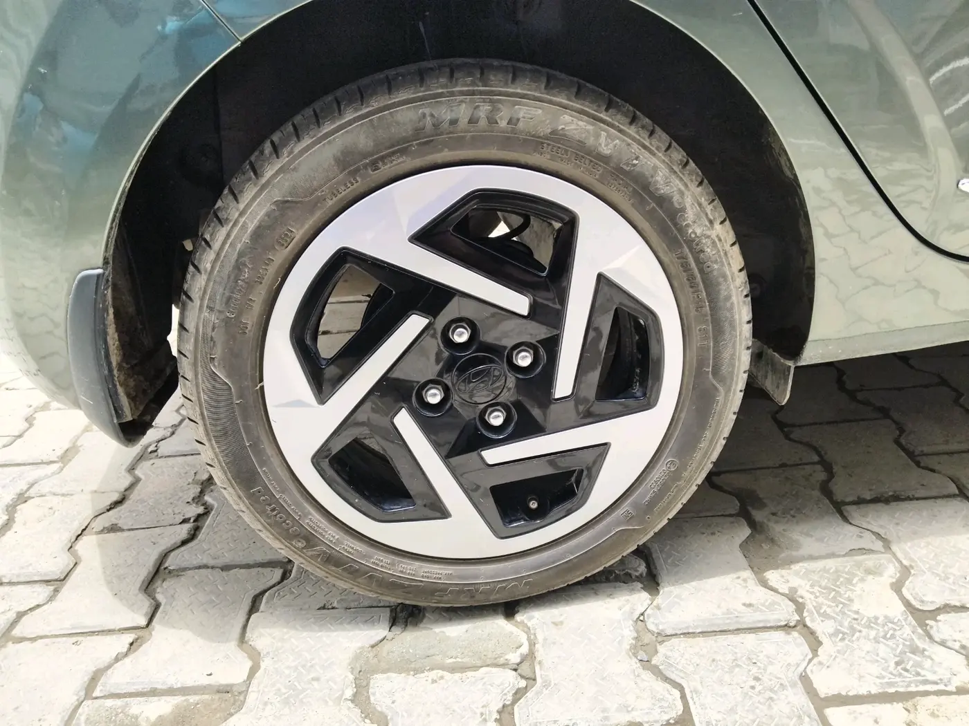 2024 Hyundai GRAND I10 NIOS SPORTZ 1.2 KAPPA VTVT, Petrol, Manual, 9,373 km, tyre