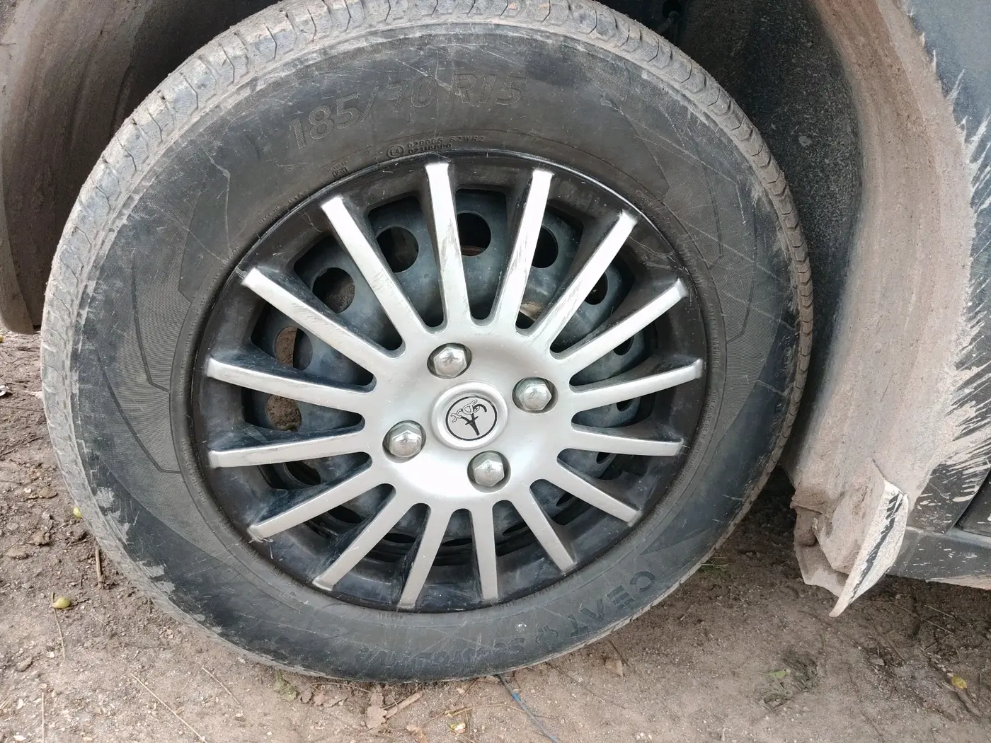 2023 Tata PUNCH PURE MT, Petrol, Manual, 84,101 km, tyre