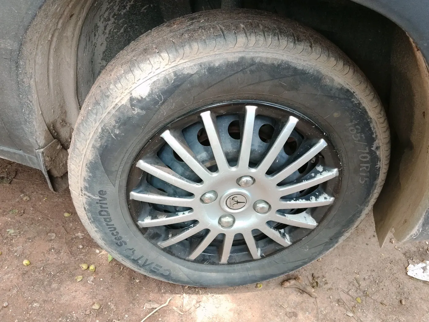2023 Tata PUNCH PURE MT, Petrol, Manual, 84,101 km, tyre