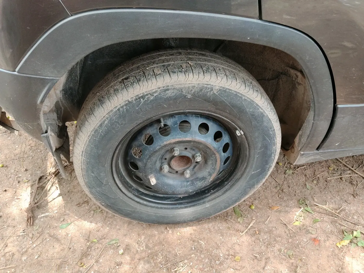 2023 Tata PUNCH PURE MT, Petrol, Manual, 84,101 km, tyre