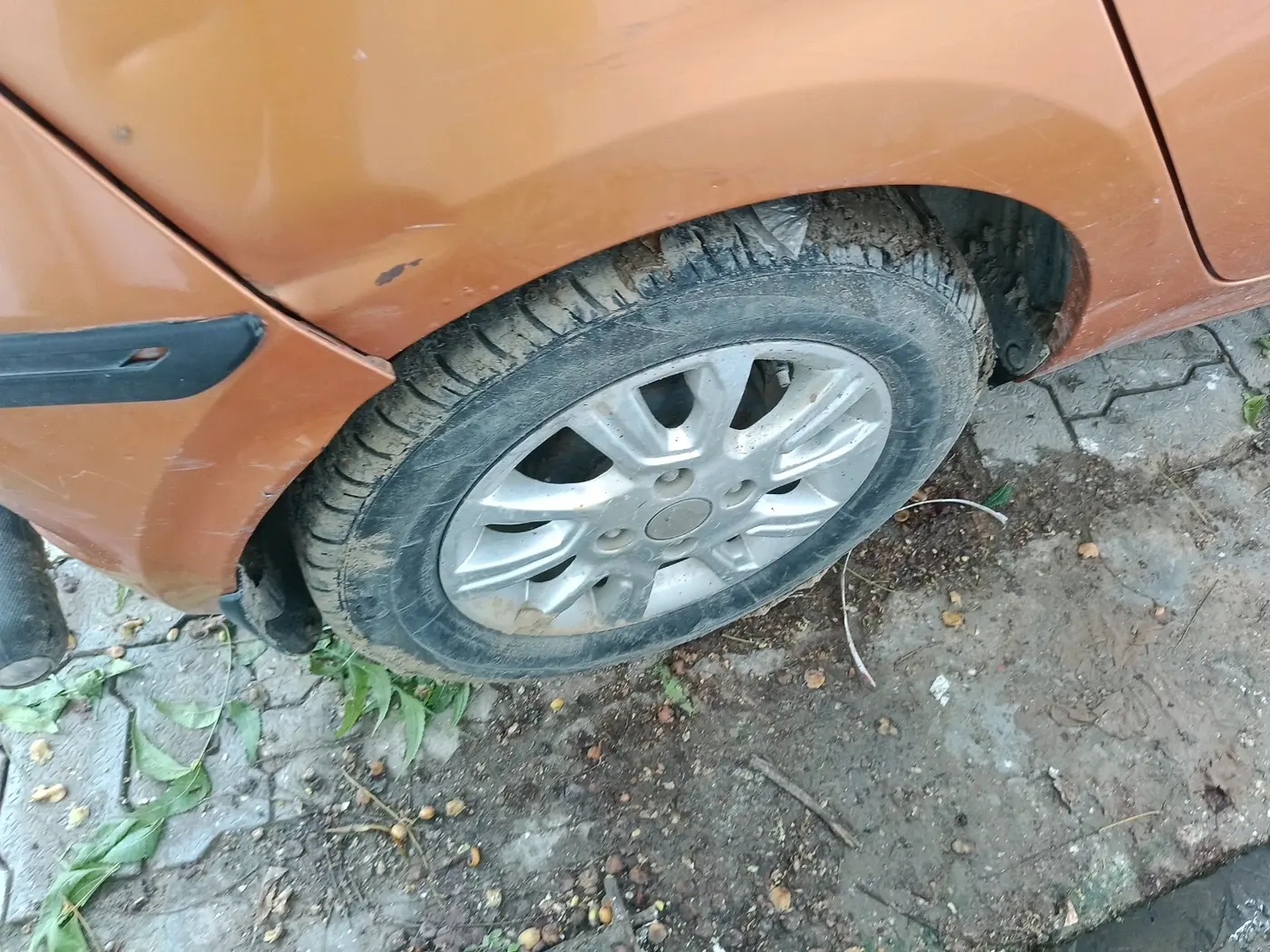 2017 Tata Tiago XZA PETROL, Petrol, Automatic, 93,732 km, tyre