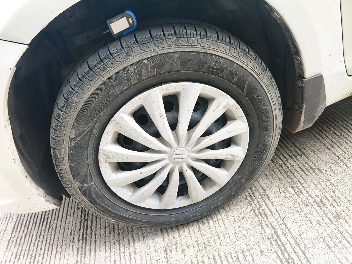 2016 Maruti Swift Dzire VXI, Petrol, Manual, 82,780 km, tyre