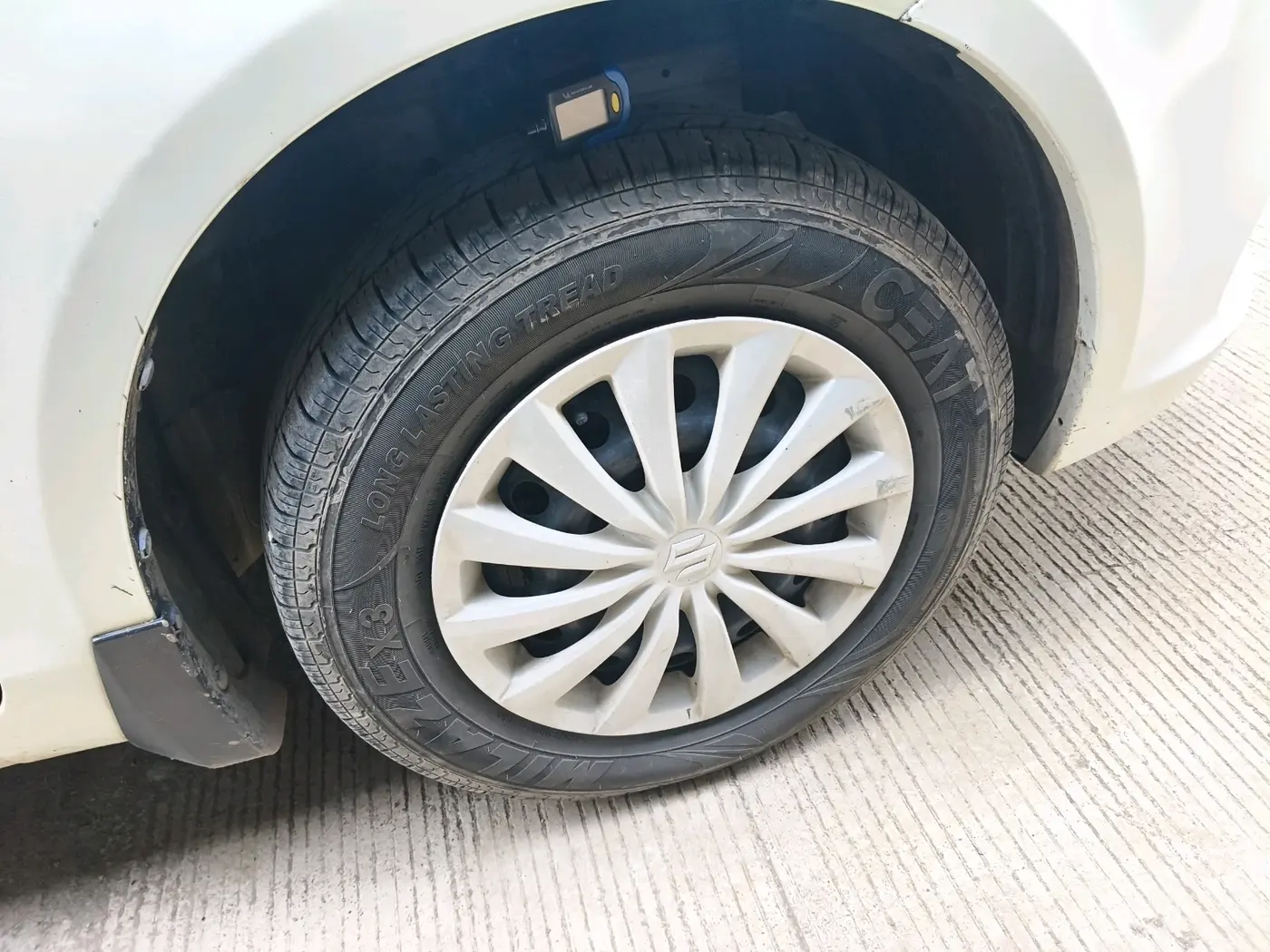 2016 Maruti Swift Dzire VXI, Petrol, Manual, 82,780 km, tyre