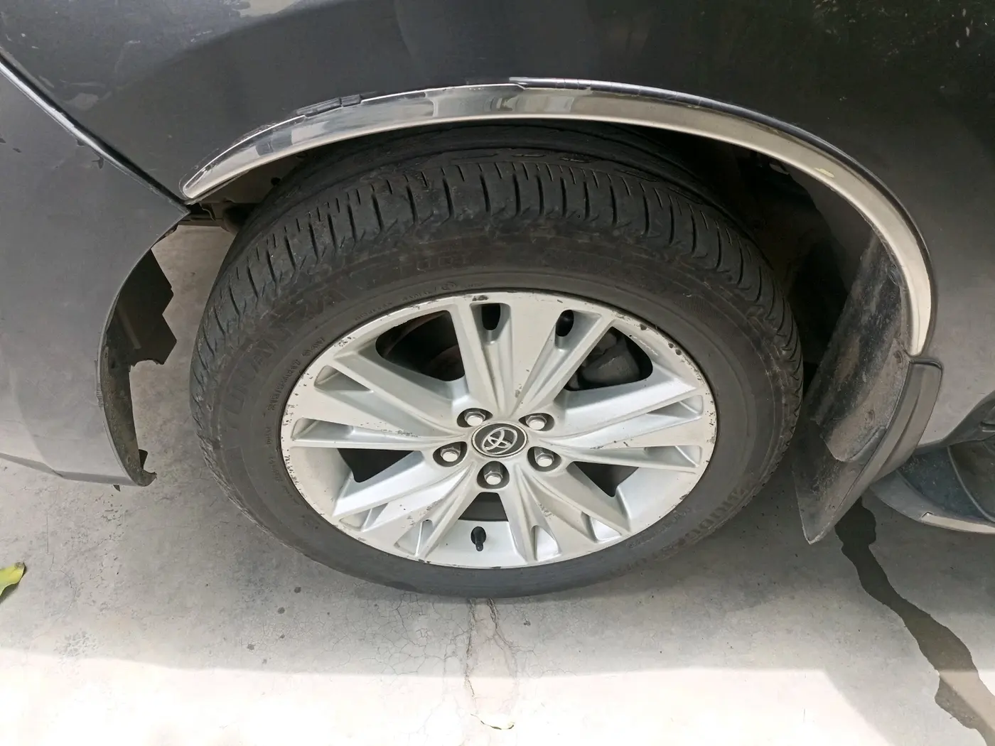 2018 Toyota Innova Crysta 2.8 ZX AT 7 STR, Diesel, Automatic, 1,39,465 km, tyre