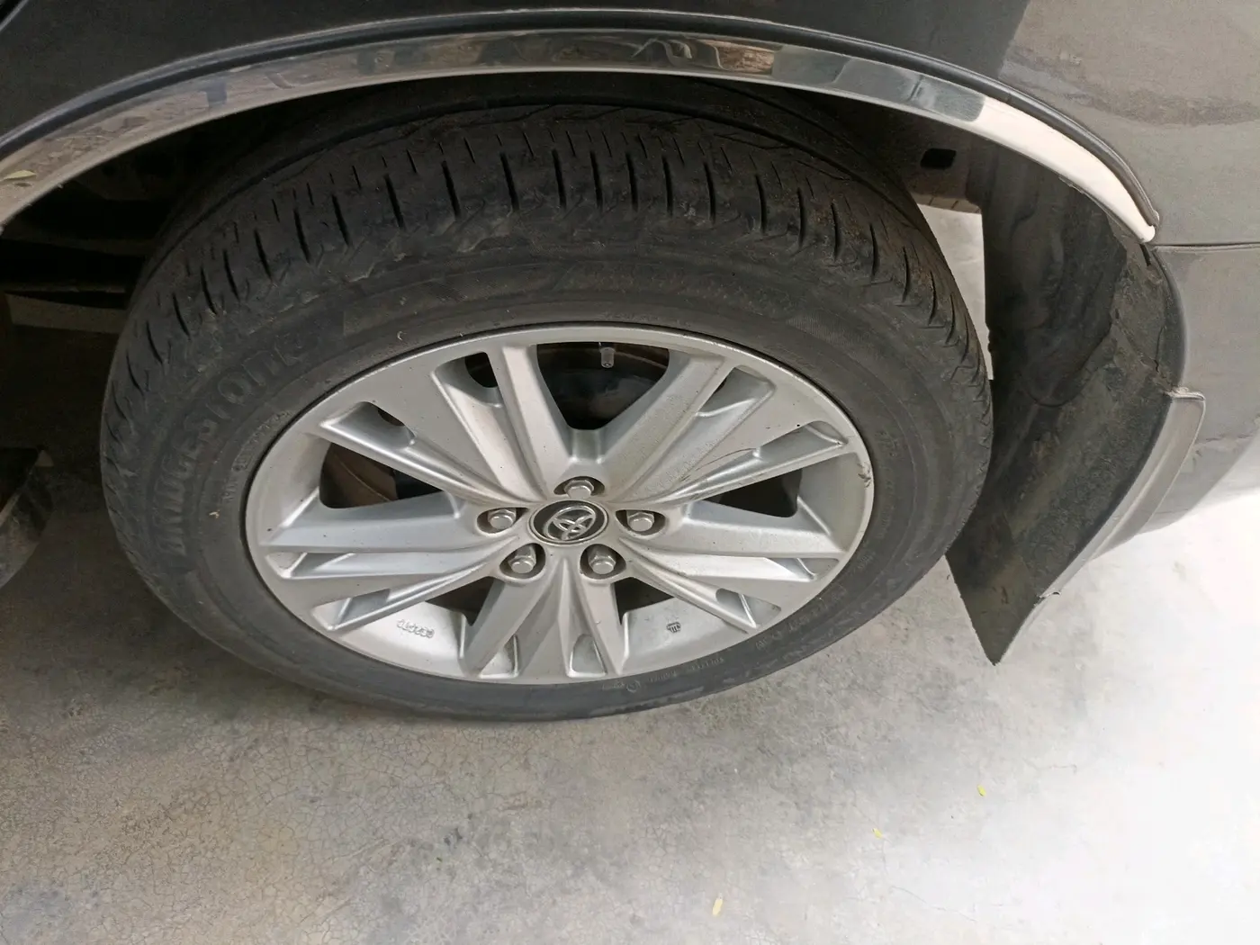 2018 Toyota Innova Crysta 2.8 ZX AT 7 STR, Diesel, Automatic, 1,39,465 km, tyre