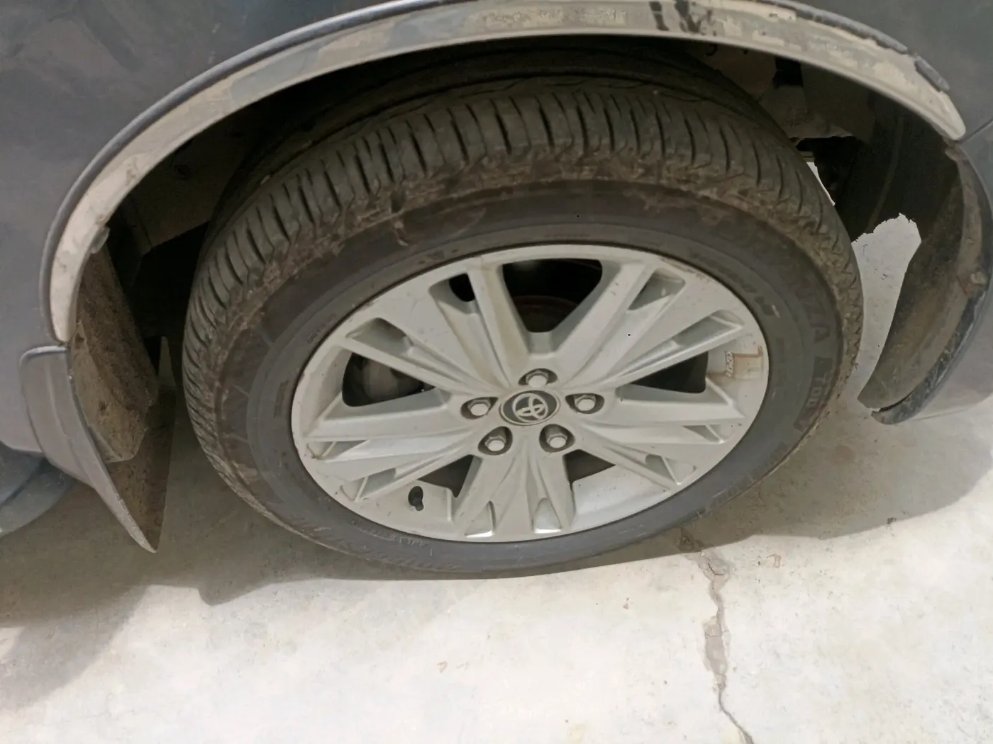 2018 Toyota Innova Crysta 2.8 ZX AT 7 STR, Diesel, Automatic, 1,39,465 km, tyre