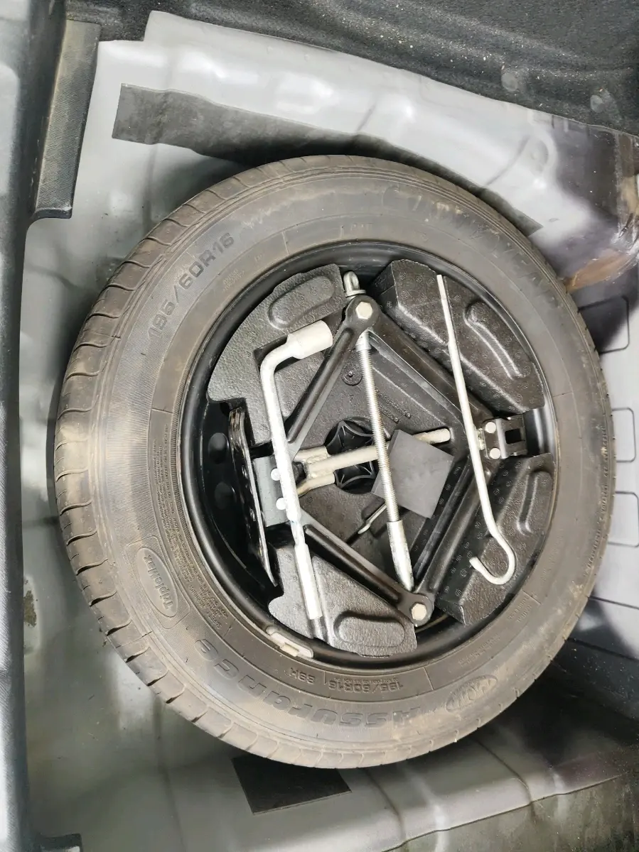 2019 Tata NEXON XM PETROL, Petrol, Manual, 30,276 km, tyre
