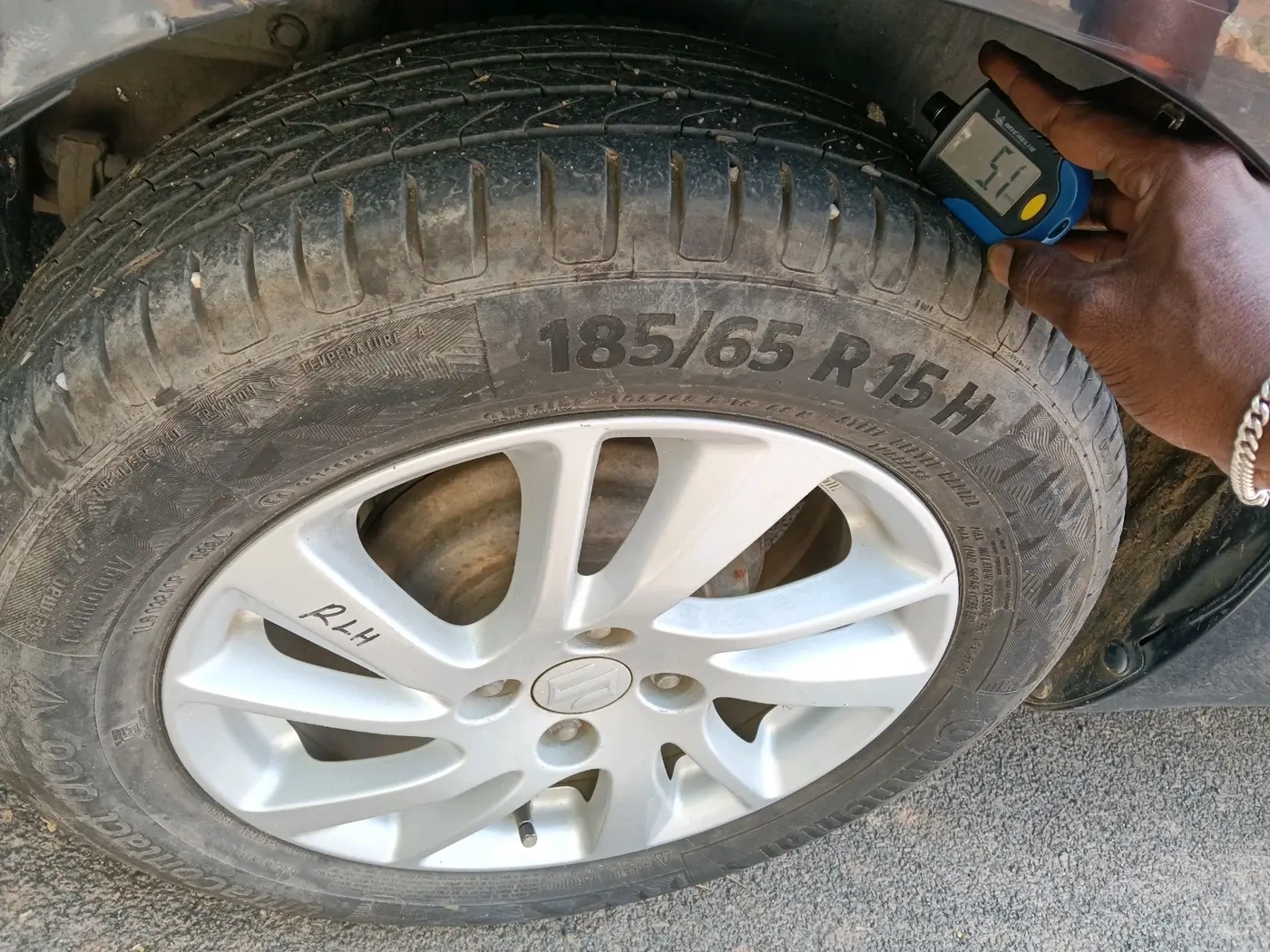 2012 Maruti Swift ZDI, Diesel, Manual, 1,56,300 km, tyre