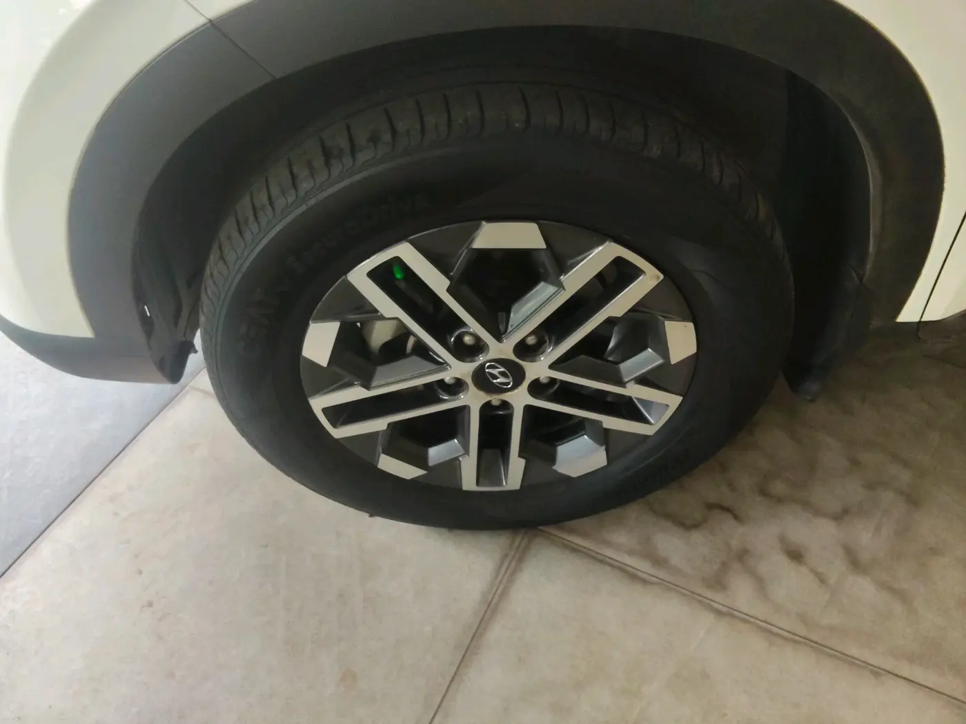 2023 Hyundai VENUE SX (O) 1.0 TURBO DCT, Petrol, Automatic, 41,377 km, tyre