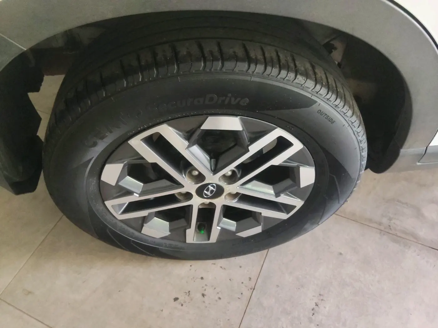 2023 Hyundai VENUE SX (O) 1.0 TURBO DCT, Petrol, Automatic, 41,377 km, tyre