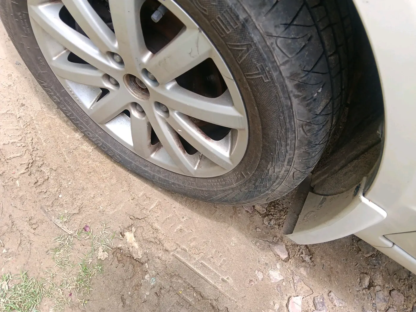 2011 Maruti SX4 ZXI, Petrol, Manual, 27,131 km, tyre