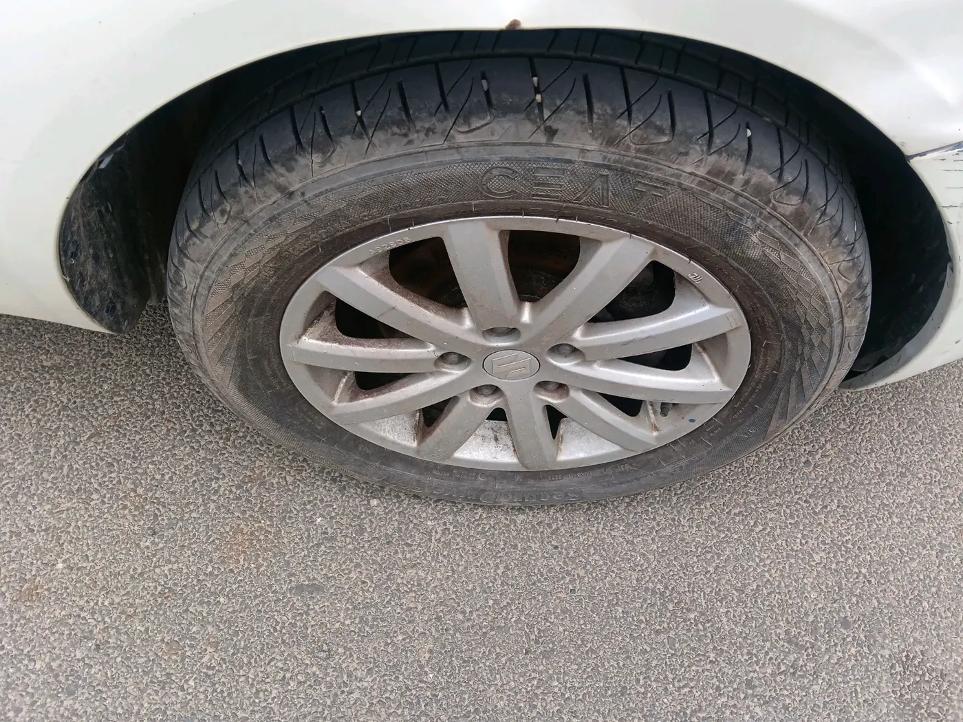 2011 Maruti SX4 ZXI, Petrol, Manual, 27,131 km, tyre