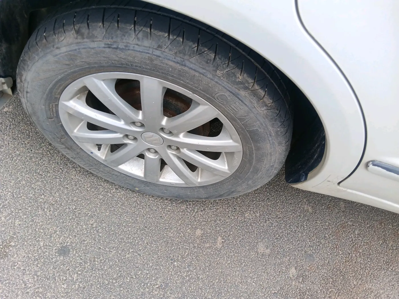 2011 Maruti SX4 ZXI, Petrol, Manual, 27,131 km, tyre