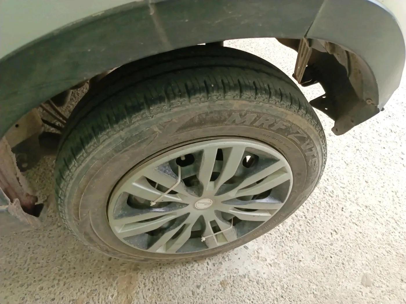 2017 Mahindra Kuv100 K4 D 6 STR, Diesel, Manual, 86,816 km, tyre