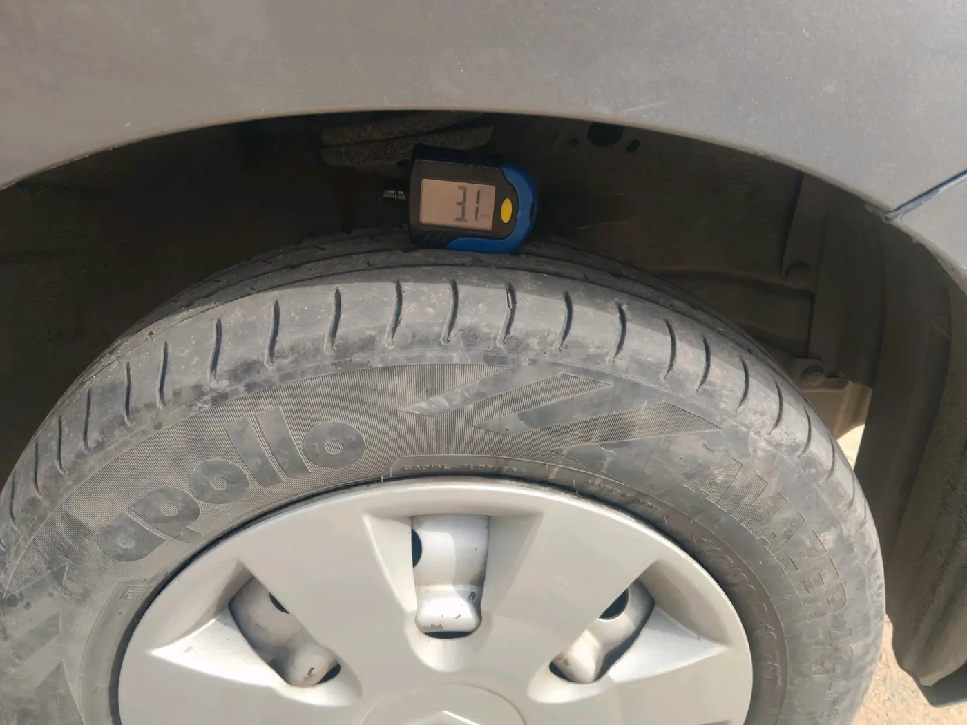 2013 Maruti Wagon R 1.0 LXI CNG, CNG, Manual, 1,33,787 km, tyre
