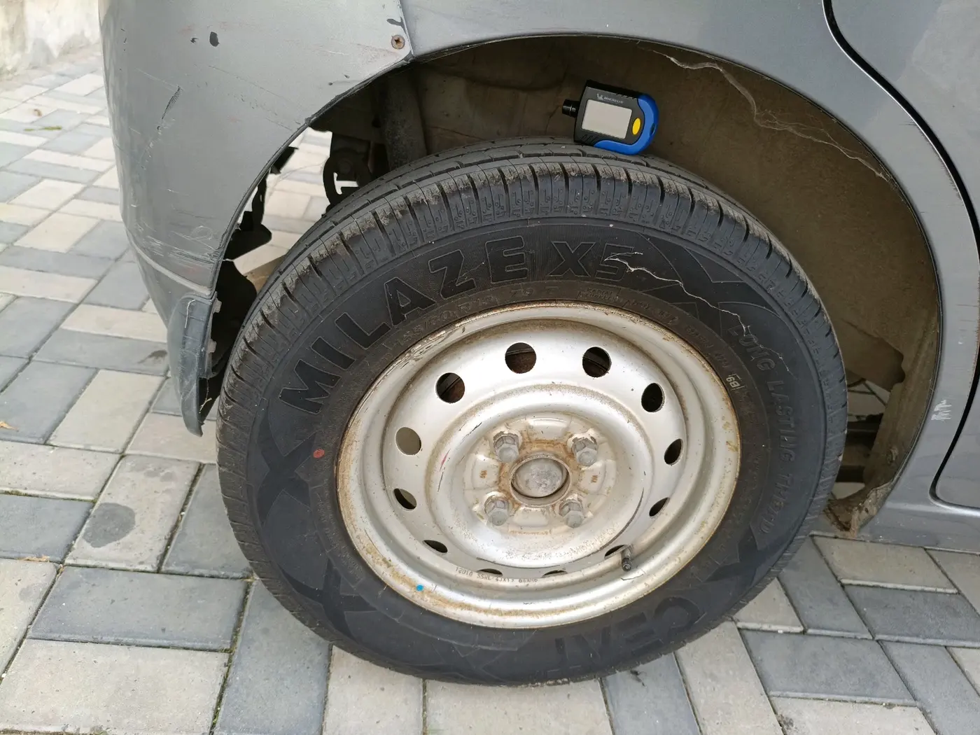 2012 Maruti Wagon R 1.0 LXI, Petrol, Manual, 58,999 km, tyre
