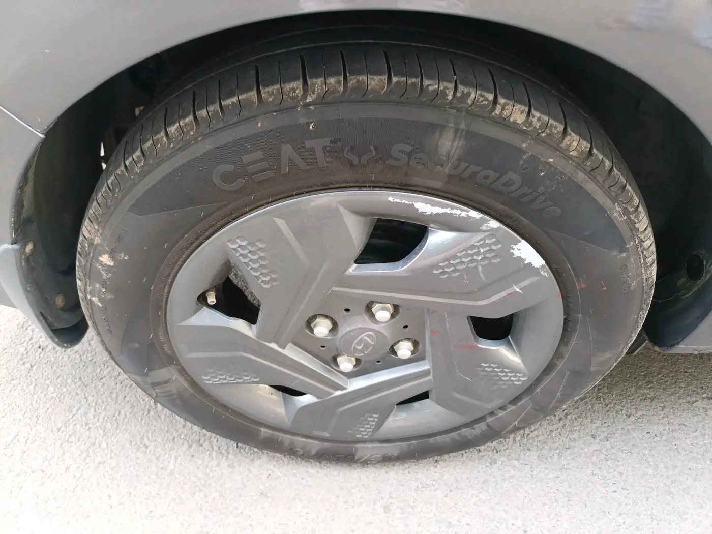 2021 Hyundai AURA S 1.2 AMT, Petrol, Automatic, 84,216 km, tyre