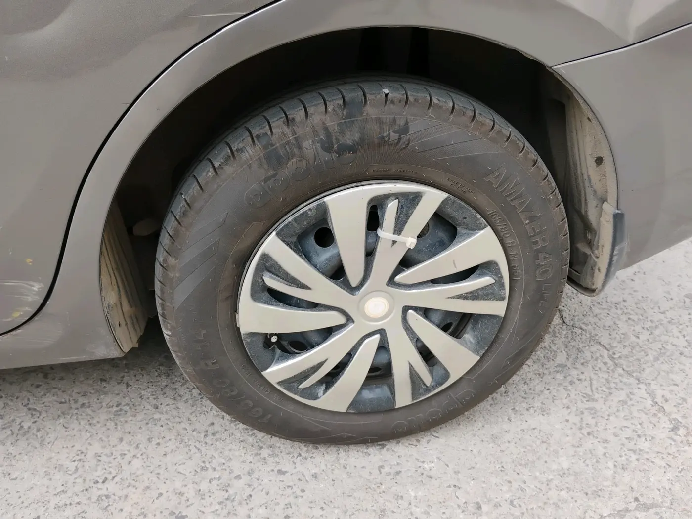 2018 Maruti Dzire VDI, Diesel, Manual, 1,82,430 km, tyre