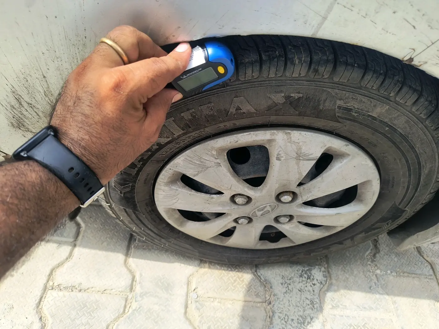 2011 Hyundai i10 MAGNA 1.2, CNG, Manual, 1,27,789 km, tyre