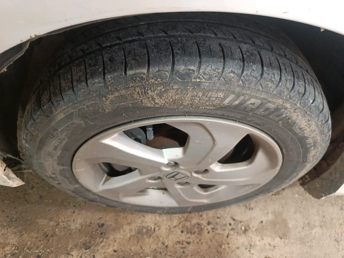 2015 Honda City 1.5L I-VTEC VX CVT, CNG, Automatic, 1,10,405 km, tyre