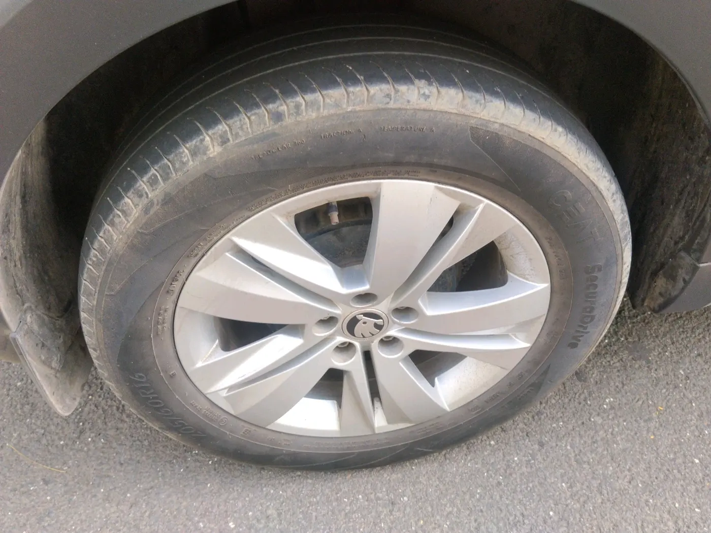 2022 Skoda KUSHAQ AMBITION 1.0L TSI AT, Petrol, Automatic, 40,604 km, tyre