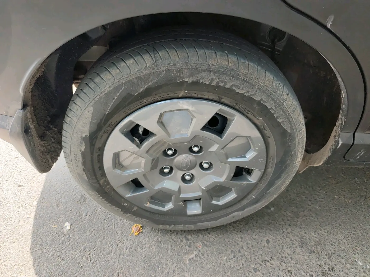 2026 Hyundai VENUE HX 5 Plus 1.2 Petrol MT, CNG, Manual, 4,073 km, tyre