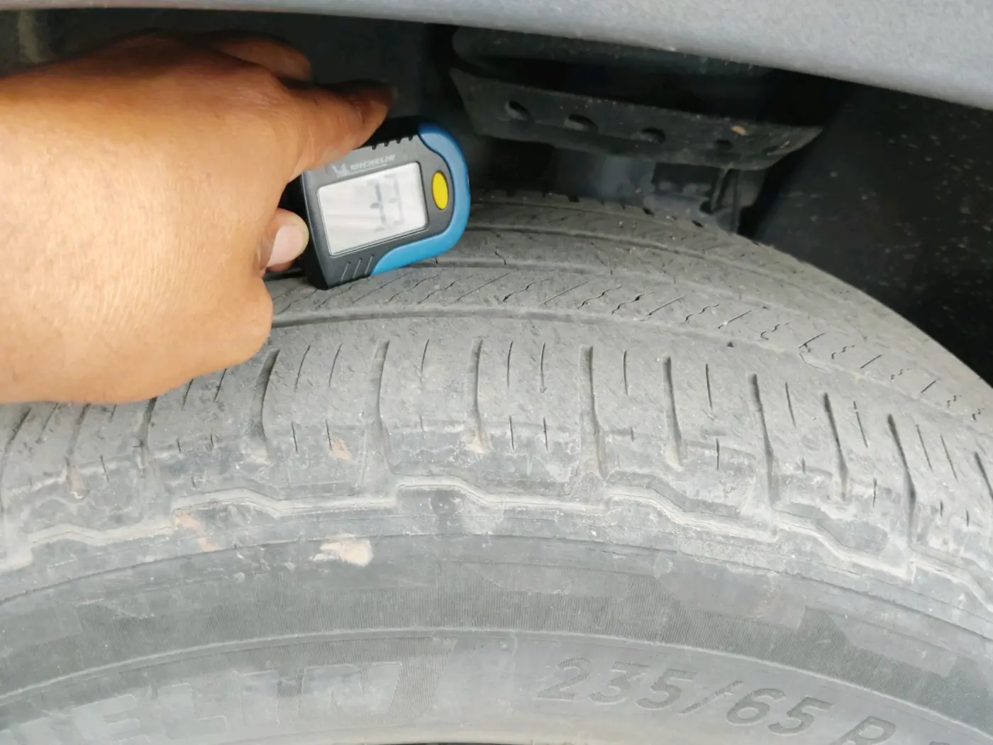 2021 Tata Harrier XZA PLUS 2.0L DARK EDITION, Diesel, Automatic, 1,28,514 km, tyre