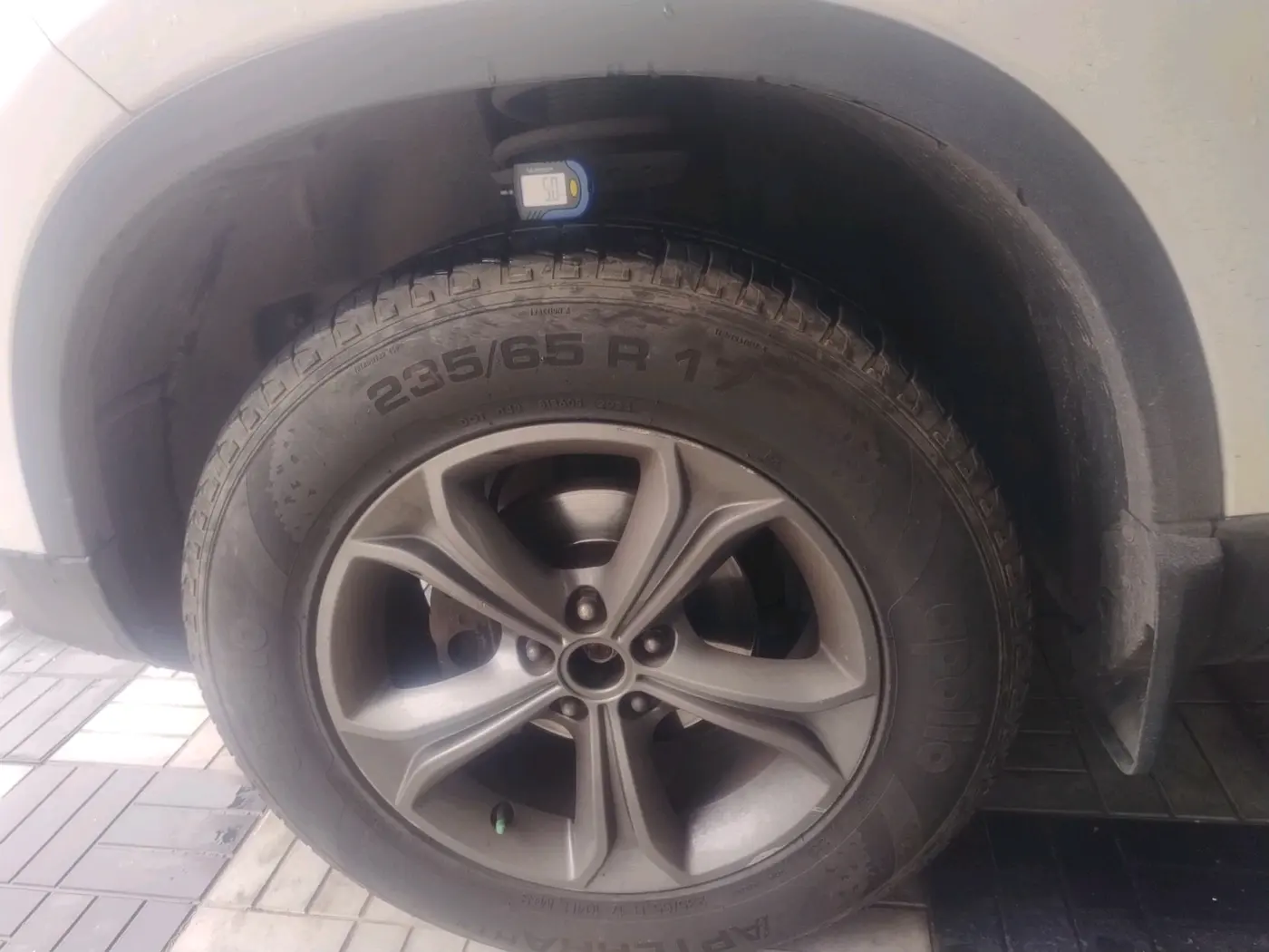 2021 Tata Harrier XZA 2.0L, Diesel, Automatic, 71,442 km, tyre